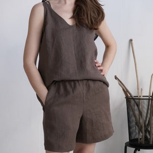 Summer linen outfit. Linen loungewear. Linen top and shorts. Women linen sleepwear. Linen home clothing. Linen pajama set. Linen cami top.