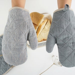 Linen oven mitt and linen pot holder. 100% linen oven mitts. Pot holders. Eco friendly kitchen mittens. Kitchen gloves. Housewarming gift.