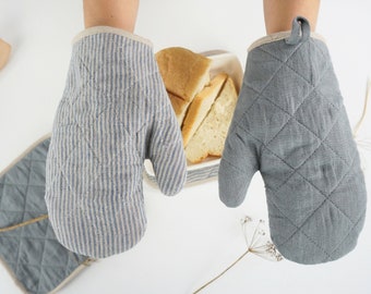 Linen oven mitt and linen pot holder. 100% linen oven mitts. Pot holders. Eco friendly kitchen mittens. Kitchen gloves. Housewarming gift.