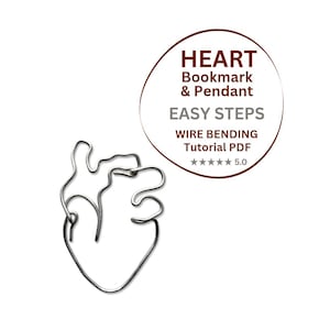 K&ouml;nnte beinhalten: Ein silberfarbener Draht, der in die Form eines anatomischen Herzens gebogen ist. Daneben befindet sich eine kreisf&ouml;rmige Grafik mit dem Text: HEART Bookmark & Pendant EASY STEPS WIRE BENDING Tutorial PDF 5.0 stars. Das Design ist eine durchgehende Linie.