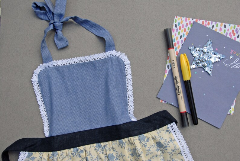 Girls Childrens Aprons Toddler Aprons Floral Aprons for kids Kids Kitchen Pinny Childs Apron Set Matching Kitchen Aprons Kids Aprons