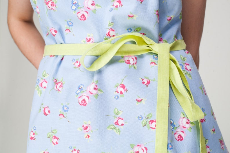 Women Apron Baking Apron Kitchen Gifts for Mom Floral Apron Women Kitchen Apron Shabby Chic apron Apron for Women Personalized Apron