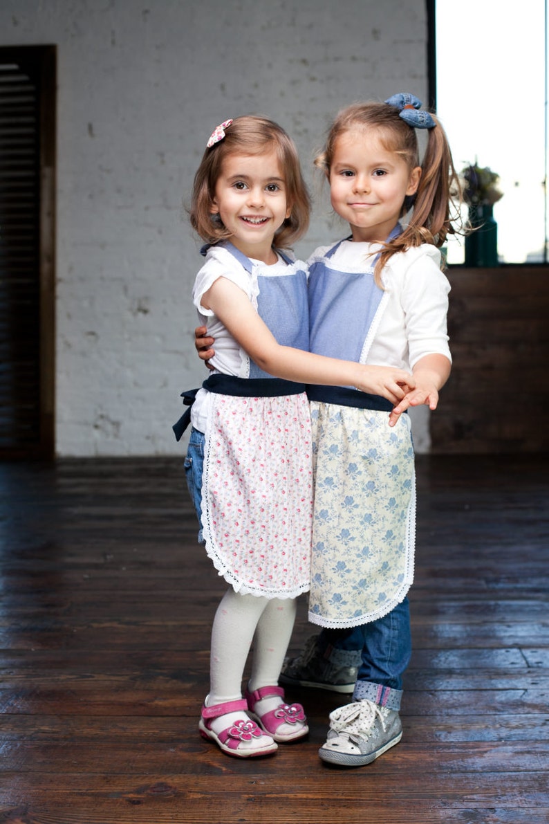 Girls Childrens Aprons Toddler Aprons Floral Aprons for kids Kids Kitchen Pinny Childs Apron Set Matching Kitchen Aprons Kids Aprons