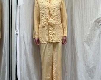Completo due pezzi giacca e pantaloni in seta gialla Fiji Sport Vintage anni '90 Loungewear Med