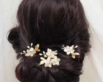 HALLIE // Gold Wedding hair pins, Wedding Hair Flower, Wedding Hair Piece,  Bridal Headpiece, Gold leaf hair pins, Floral headpiece, UK