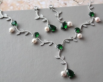 LOVE // Silver And Emerald Bridal Jewelry set Leaf Bridal Necklace and earring Green Wedding jewelry set Freshwater pearl necklace gift Prom