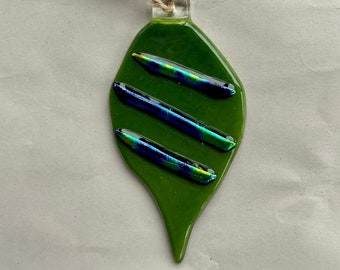 Fused Glass green Christmas Tree Ornament, Stained Glass Christmas Ornament, Glass Ornament. Christmas Ornament Sun Catcher.