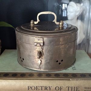 Vintage Brass Box / Vintage Brass / Brass Box And Lid / Brass Jewelry Box / Vintage Jewelry Box