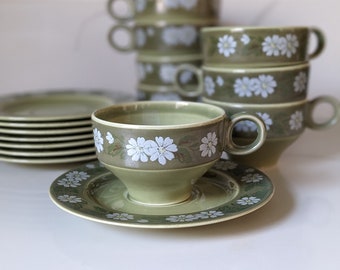 Ironstone Granada Daisy Teacup & Saucer / Vintage Teacup and Saucer / Daisy Cup / Flower Cup / Flower Plate / Daisy Plate / MCM Teacups