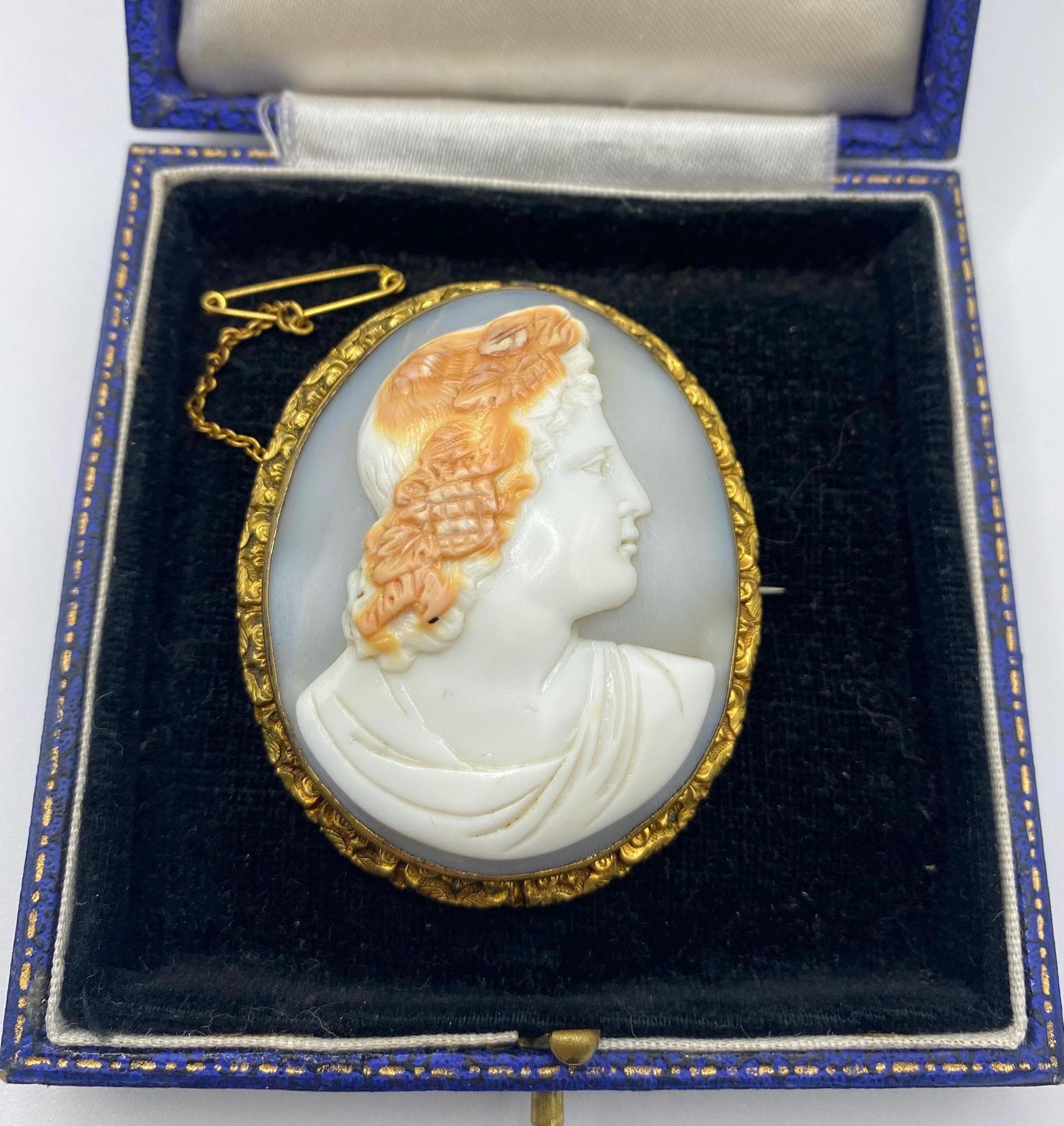 Vintage Italian Hand Carved Genuine Shell Cameo Pendant