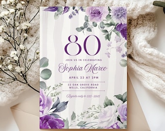 Puede incluir: Invitación de cumpleaños floral morada con el número 80 en un círculo morado. La invitación dice "Únete a nosotros para celebrar a Sophia Marco, el 23 de abril a las 2 PM, 23 Oak Grove Road, Wells, California, Lamentamos solo al 555-9945."