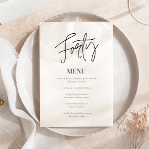 Minimalistisches Geburtstags-Menü | Jedes Alter / Meilenstein Geburtstag | Modernes & Elegantes Dinner Party Design | Einfache Canva Vorlage | 13x18 | Herunterladen