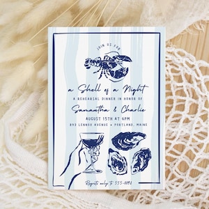 Könnte beinhalten: Eine blaue und weiße Einladungskarte mit einer Hummer-Illustration und dem Text "Join us for a Shell of a Night, A Rehearsal Dinner in Honor of Samantha & Charlie, August 15th at 6pm, 893 Lennox Avenue, Portland, Maine, Regrets only to 555-0098".