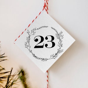 Kerstadventnummers | Afdrukbare adventstags | DIY adventskalender | Bloemenkransontwerp | Cijfers 1-25 | 2" x 2" | Direct downloaden