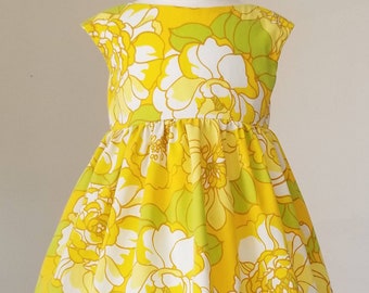 Vintage Floral Pocket Dress / flower dress/ twirl dress/ vintage girl dress