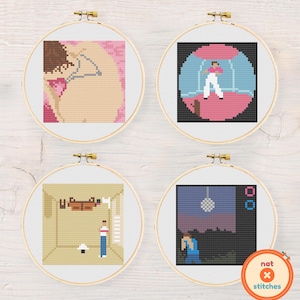 Könnte beinhalten: Vier Kreuzstichreifen mit farbenfrohen, pixeligen Designs. Jeder Reifen zeigt ein anderes Bild, darunter eine Person in einem rosa Hemd, eine Person auf einer Bühne, eine Person in einem Raum und eine Person vor einem Sonnenuntergang. Die Reifen werden auf einer weißen Oberfläche angezeigt.