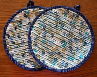 Set of 2 Faux Chenille Leaf Print Potholders