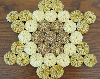 Reversible Yellow Brown Small Yoyo Trivet