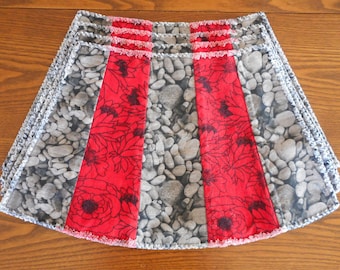 Set of 4 Flowered Denim Black and Red Contour Placemats
