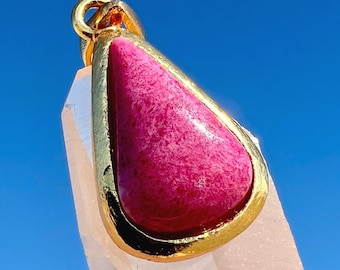 Tugtupite Pendant - Gold Plated Sterling Silver - Fluorescent & Tenebrescent - UV Mineral Rare Greenland Crystal