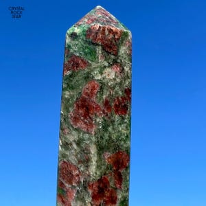Eclogite Point Wand Tower - Naturlig Granat, Jade, Kyanit och Peridot - Fristående - Äkta Kristall Grid Generator Obelisk Dekor 3,9"