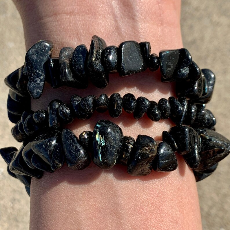 Genuine Greenland Nuummite Stretch Crystal Chip Bracelet - Black with Gold and Blue Flashes