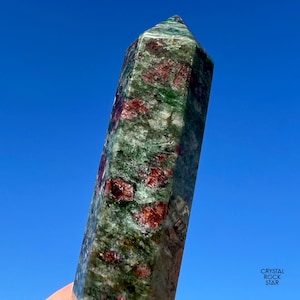 Eclogite Point Wand Tower - Naturlig Granat, Jade, Kyanit och Peridot - Fristående - Äkta Kristallrutnät Obelisk Generator Dekor 3,8"