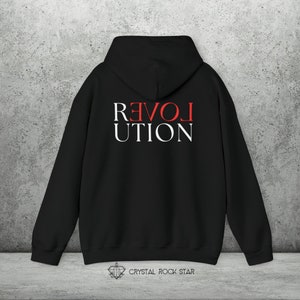 Sudadera con capucha Love Revolution, idea de regalo significativa, sudadera con capucha con mensaje tipográfico negro, suéter con mensaje llamativo, sudadera Peace Lover