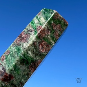 Eclogite Point Wand Tower, naturlig granat, jade, kyanit, peridot - stående äkta kristallrutobeliskgenerator stendekor 3,8"