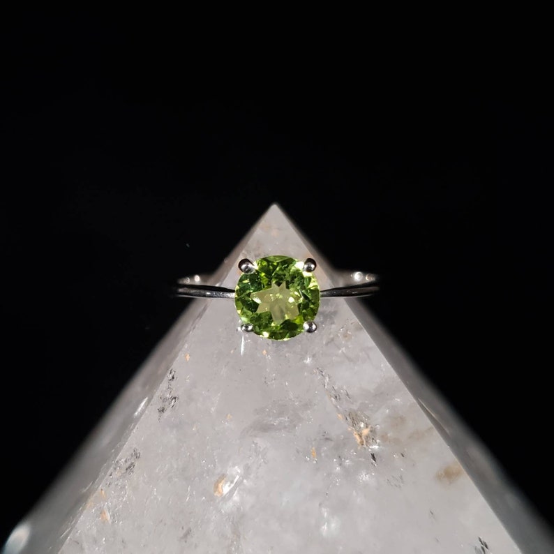 August Birthstone Peridot Solitaire Sterling Silver Ring Genuine 6mm Natural Green Crystal Size 6 6 5 6 75 7 75 9 Com Rings Jewelry
