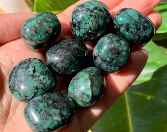 Genuine Emerald Tumbled Stone Crystal - Green Beryl Crystals - Manifestation Prosperity Crystal Grid Quality - Law of Attraction Good Luck
