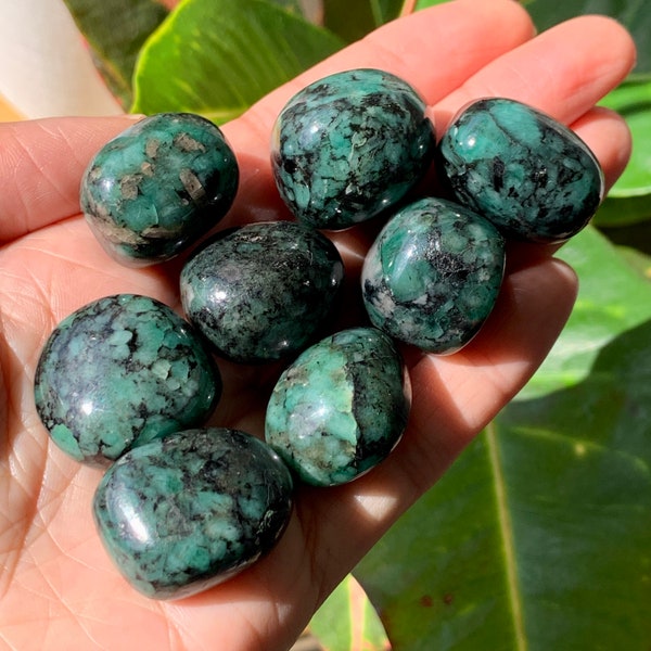 Genuine Emerald Tumbled Stone Crystal - Green Beryl Crystals - Manifestation Prosperity Crystal Grid Quality - Law of Attraction Good Luck