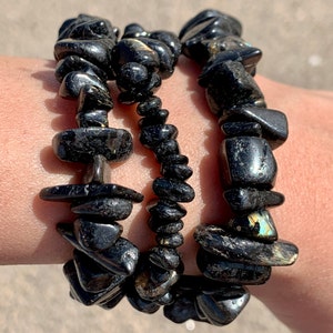 Genuine Greenland Nuummite Stretch Crystal Chip Nugget Friendship Yoga Bracelet