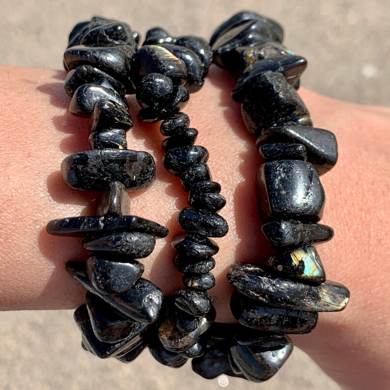Genuine Greenland Nuummite Stretch Crystal Chip Nugget Friendship Yoga Bracelet