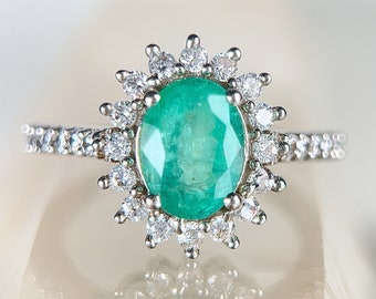 Kolumbianischer Smaragd Stern Halo Sterling Silber Ring, Größe 5, Natürlicher Oval Mai Birthstone Ring, Verlobungsring, Pave Band 1.4ct Art-Deco-Ring