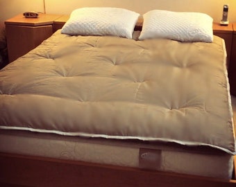 1- Piece TWIN mattress cushion Topper 4" High end 100% layered wool . Comes with 1-wool/cotton standard pillow ..