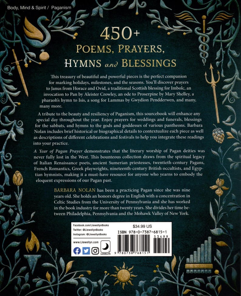 Puede incluir: Una cubierta de libro verde oscuro con letras doradas. El t&iacute;tulo es "450+ Poemas, Oraciones, Himnos y Bendiciones". El libro trata sobre el paganismo e incluye oraciones, himnos y bendiciones para diversas ocasiones.