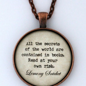 Tutti i segreti del mondo sono contenuti in libri letti a proprio rischio Lemony Snicket Serie di sfortunati eventi Libro Pendente Collana