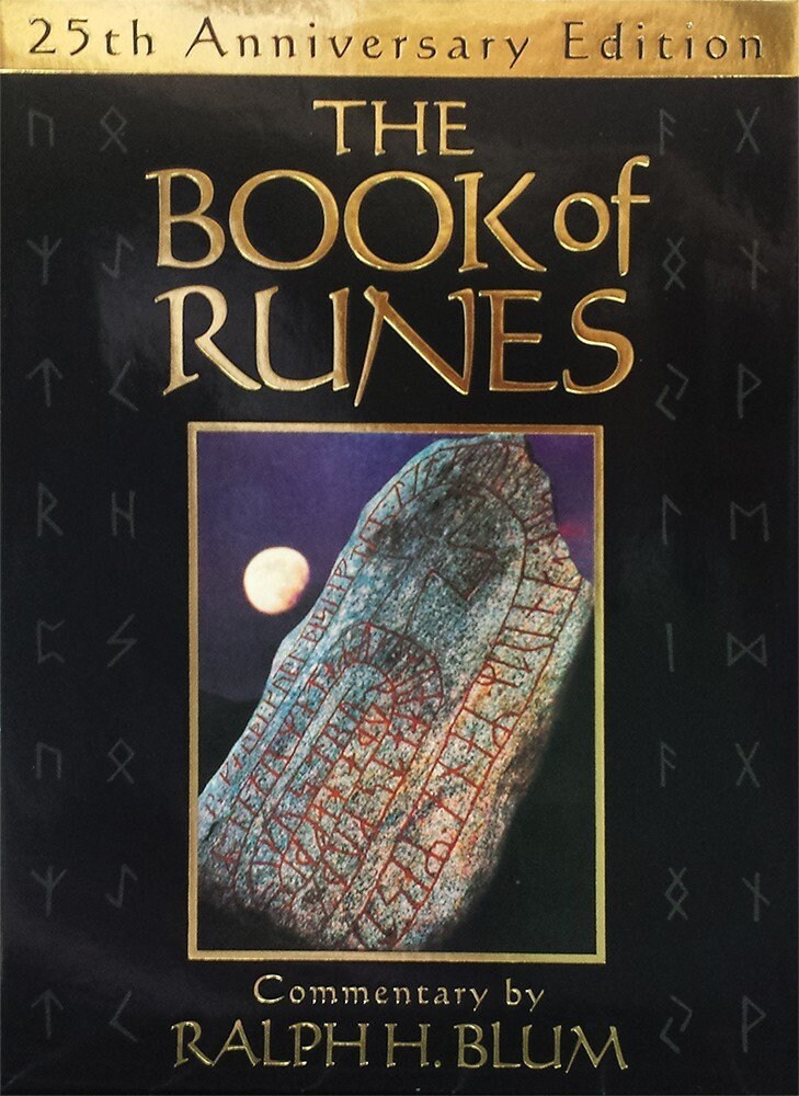 Set De 25 Runes Païennes Sculptées à La Main – Livret, Pochette Et Boîte Inclus – Pour Divination Et Méditation