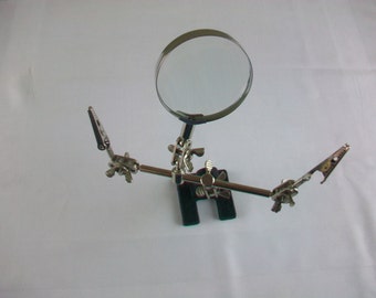 SE Helping Hand With Magnifying Glass - 4X Magnifier, 2 Alligator Clips, Stable Base