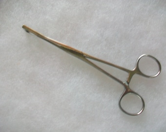 Pennington Forceps 6” Hemostat Triangular Ends Piercing Smooth Jaws