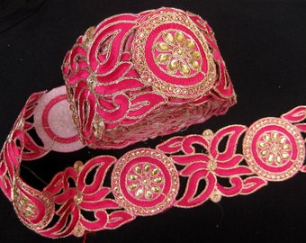 Magenta geborduurde Indiase kanten rand, 355" lang, 2,9" breed