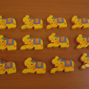 Botones de madera/botones de elefante/botones amarillos/cuentas de colores/botones/botones decorativos. 12 piezas.