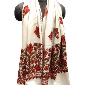 Châle multicolore/ châle blanc/ châle brodé/ écharpe tendance/ écharpe cadeau/ écharpe en laine/ écharpe / pour elle.