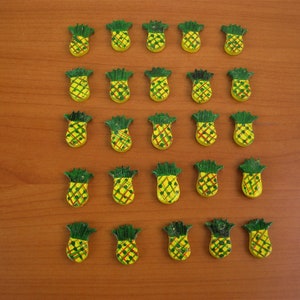 Botones de madera/botones de piña/botones de frutas/cuentas de colores/botones/botones decorativos. 25 piezas.
