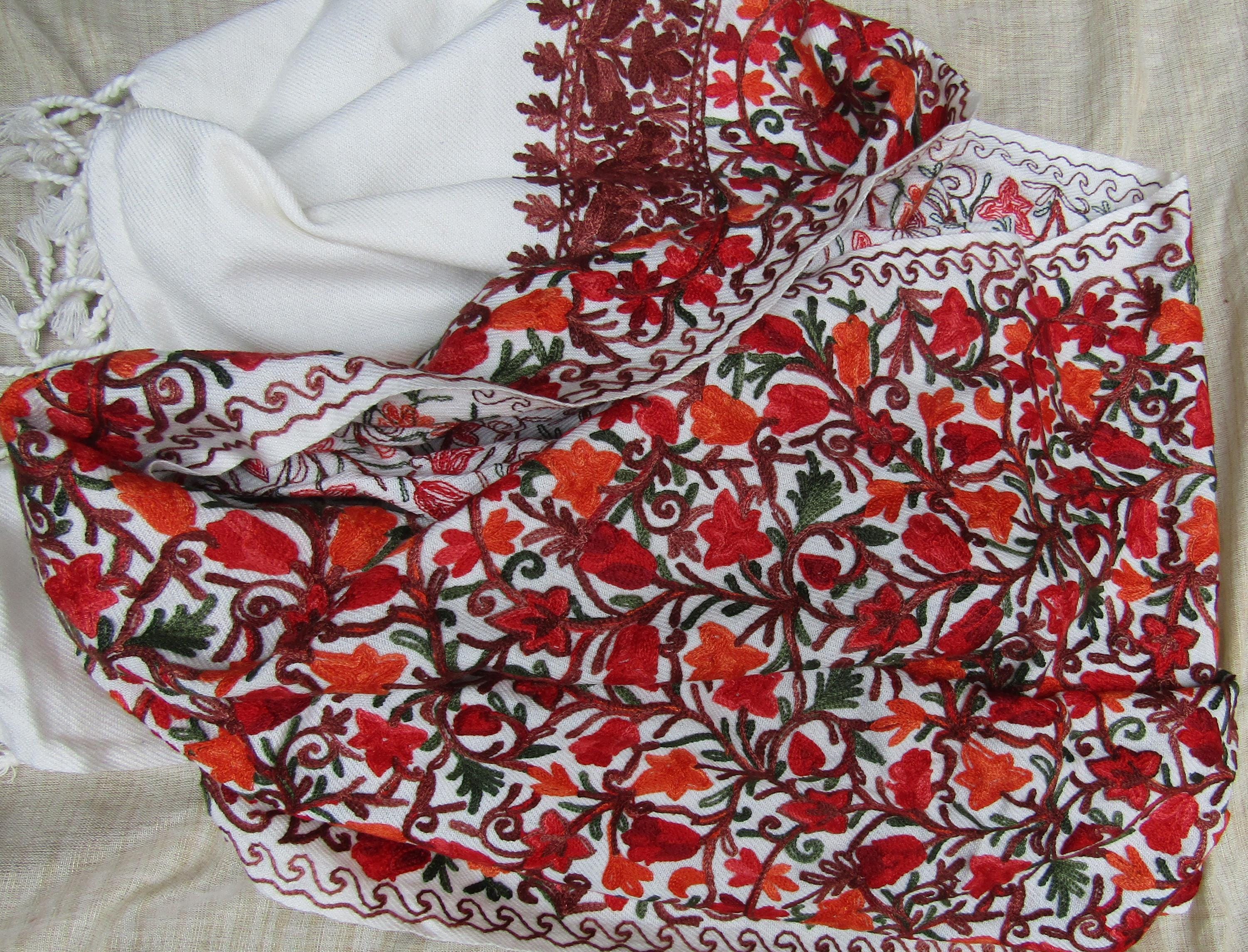 在庫一掃セール売れ筋ランキング Multicolored Stole/ Fashion Stole/ Embroidered Stole/ White 小物