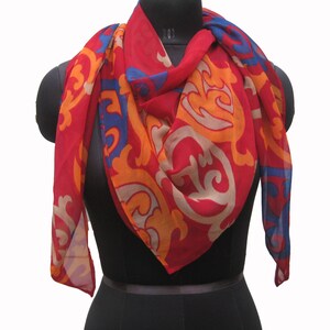 Sciarpa multicolore/sciarpa rossa/sciarpa alla moda/sciarpa leggera/sciarpa regalo/per lei/idee regalo.