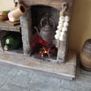 MINIATURE SERVITEUR DE cheminée pour maison de poupée (hauteur : 5 cm