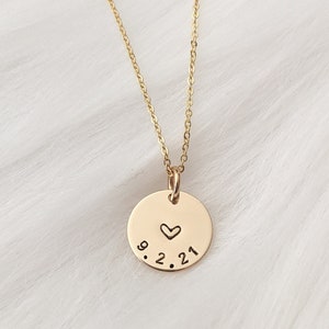 Collier disque date personnalisé, or 14 carats, argent sterling, collier coeur personnalisé, date d'anniversaire, date de mariage, fête des mères