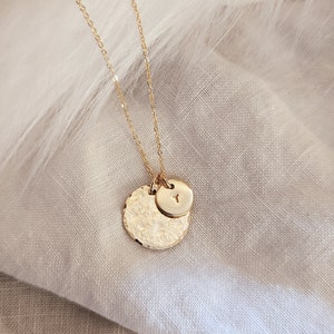 Full Moon Disc Necklace, 14k Gold Fill, Sterling Silver, Moon Pendant, Dainty Jewelry, Hammered Circle Initial Necklace, Mothers Day Gift 画像 2